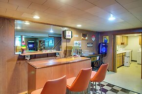 Retro Green Bay Home: Steps to Lambeau Field!