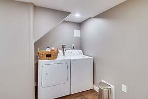 Charming Retreat in Charlottesville w/ Deck!