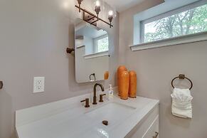 Charming Retreat in Charlottesville w/ Deck!