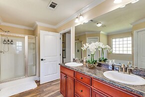 Pensacola Home w/ Private Lanai, 9 Mi to Downtown!