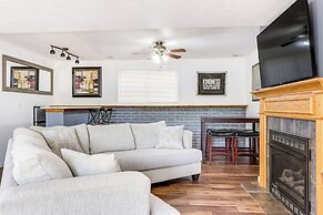 Fire Pit & Dock: Lake of the Ozarks Retreat!