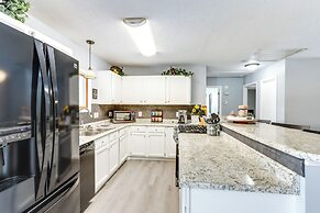 Fire Pit & Dock: Lake of the Ozarks Retreat!