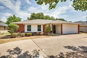 Darling Waxahachie Home w/ Yard & Fire Pit!