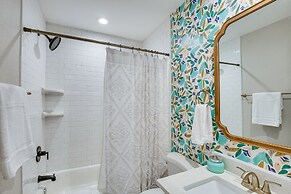 Darling Waxahachie Home w/ Yard & Fire Pit!