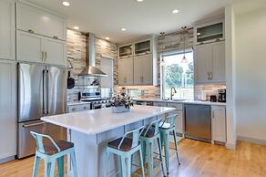 26-acre Pilot Point Ranch Home w/ Pool & Mini Golf