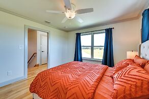 26-acre Pilot Point Ranch Home w/ Pool & Mini Golf