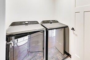 26-acre Pilot Point Ranch Home w/ Pool & Mini Golf