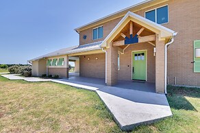 26-acre Pilot Point Ranch Home w/ Pool & Mini Golf