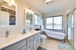 26-acre Pilot Point Ranch Home w/ Pool & Mini Golf