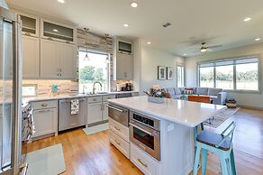 26-acre Pilot Point Ranch Home w/ Pool & Mini Golf