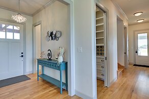 26-acre Pilot Point Ranch Home w/ Pool & Mini Golf