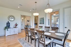 26-acre Pilot Point Ranch Home w/ Pool & Mini Golf