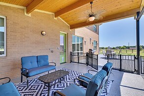 26-acre Pilot Point Ranch Home w/ Pool & Mini Golf