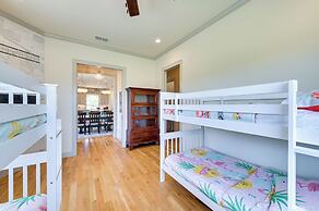 26-acre Pilot Point Ranch Home w/ Pool & Mini Golf