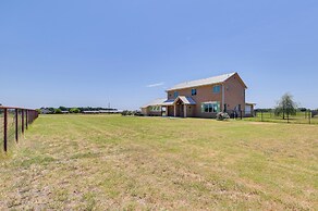 26-acre Pilot Point Ranch Home w/ Pool & Mini Golf