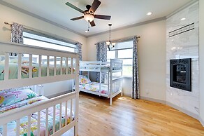 26-acre Pilot Point Ranch Home w/ Pool & Mini Golf