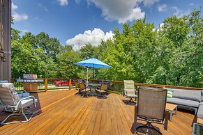 Serene Pacific Getaway: Deck, Grill & Fire Pit!