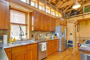 Serene Pacific Getaway: Deck, Grill & Fire Pit!