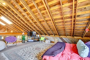 Serene Pacific Getaway: Deck, Grill & Fire Pit!