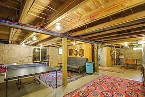 Serene Pacific Getaway: Deck, Grill & Fire Pit!