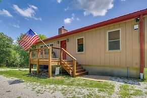 Serene Pacific Getaway: Deck, Grill & Fire Pit!
