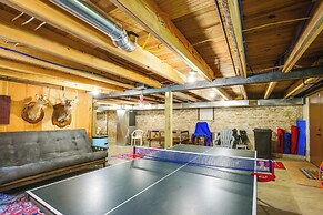 Serene Pacific Getaway: Deck, Grill & Fire Pit!