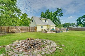 Family-friendly Leland Home w/ Patio & Grill