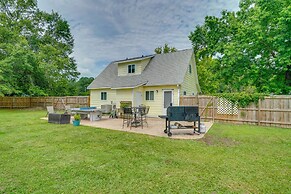 Family-friendly Leland Home w/ Patio & Grill