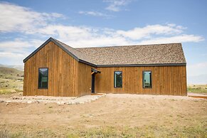 Yellowstone Prairie Retreat: 360 Mountain Views!