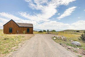 Yellowstone Prairie Retreat: 360 Mountain Views!