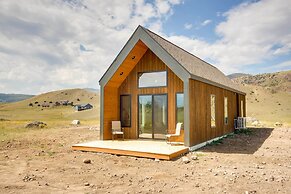 Yellowstone Prairie Retreat: 360 Mountain Views!
