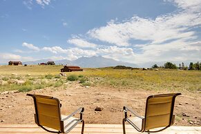 Yellowstone Prairie Retreat: 360 Mountain Views!