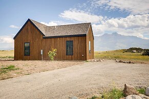 Yellowstone Prairie Retreat: 360 Mountain Views!