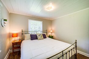 On-site Stream: Serene Cottage in Bakersville!