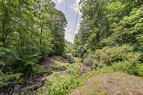 On-site Stream: Serene Cottage in Bakersville!