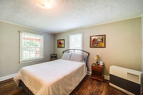 On-site Stream: Serene Cottage in Bakersville!