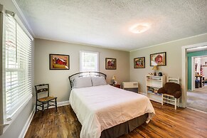 On-site Stream: Serene Cottage in Bakersville!