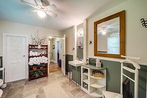 On-site Stream: Serene Cottage in Bakersville!