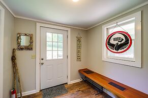 On-site Stream: Serene Cottage in Bakersville!