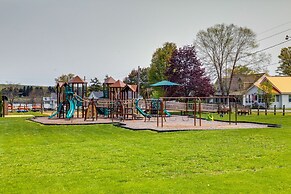 Cottage in Edinboro: Walk to Pat Crawford Beach!