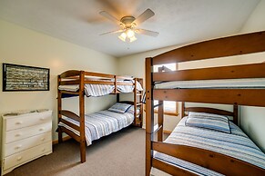 Cottage in Edinboro: Walk to Pat Crawford Beach!