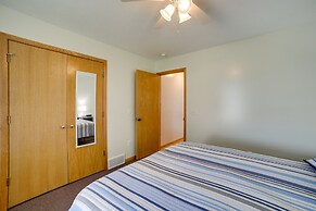 Cottage in Edinboro: Walk to Pat Crawford Beach!