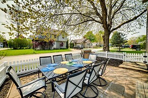 Cottage in Edinboro: Walk to Pat Crawford Beach!