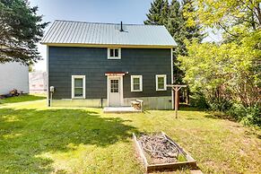 Pet-friendly Michigan Getaway w/ Porch & Kayaks!