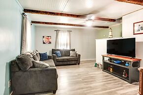 Pet-friendly Michigan Getaway w/ Porch & Kayaks!