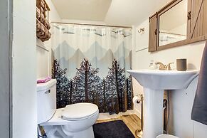 Pet-friendly Michigan Getaway w/ Porch & Kayaks!