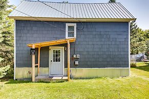 Pet-friendly Michigan Getaway w/ Porch & Kayaks!