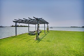 Bayfront White Stone Escape w/ Private Beach!