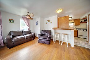 Flamingo Geneva Getaway: Steps to Lake Erie!