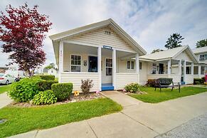 Flamingo Geneva Getaway: Steps to Lake Erie!